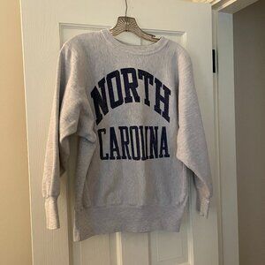 Woman -Champion Vintage North Carolina Sweatshirt Medium